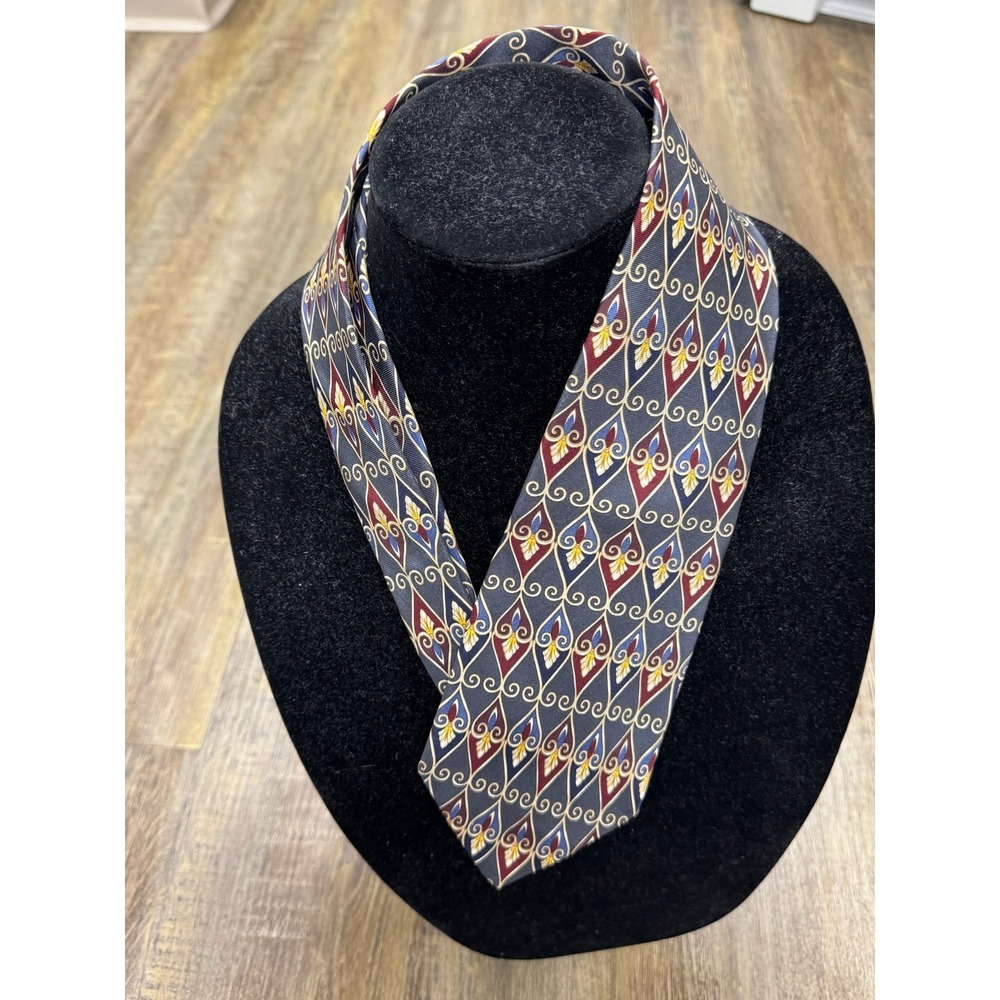 Van Heusen 417 Mens Silk Necktie Navy Blue Burgundy Geometric Teardrop Pattern